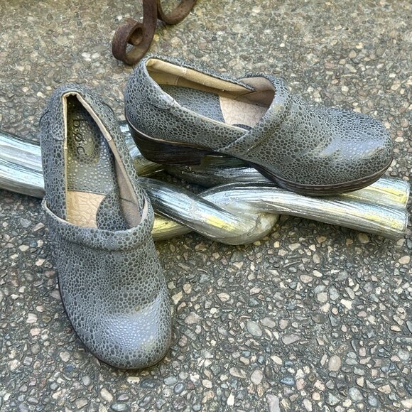 BOC Born Concepts Gray Pebble Pattern Peggy Faux Leather Slip On Clogs Size 9 M - Picture 14 of 14